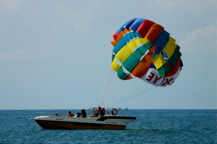 parasailling-in-malvan-tarkarli-beach